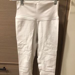 Alo High-Waisted White Capri Leggings